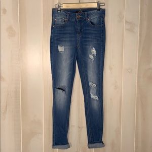 NWOT REFUGE DISTRESSED BOYFRIEND JEANS SIZE 0